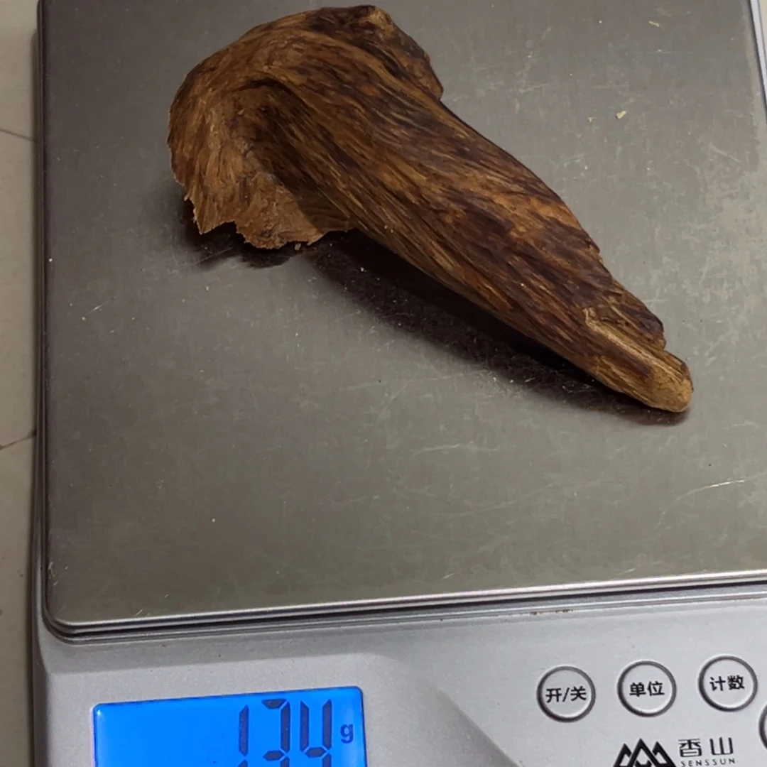 塘***鹏沉香手把件达拉干土沉老料