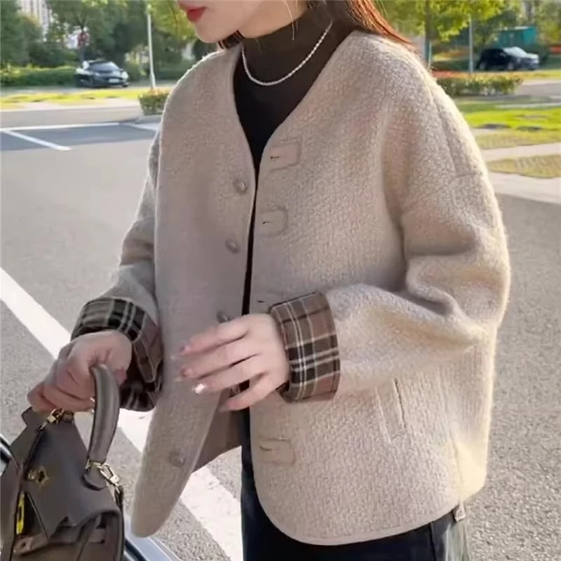 皮毛一体羊羔绒外套女短款2025春秋新款休闲百搭圆领小香风上衣