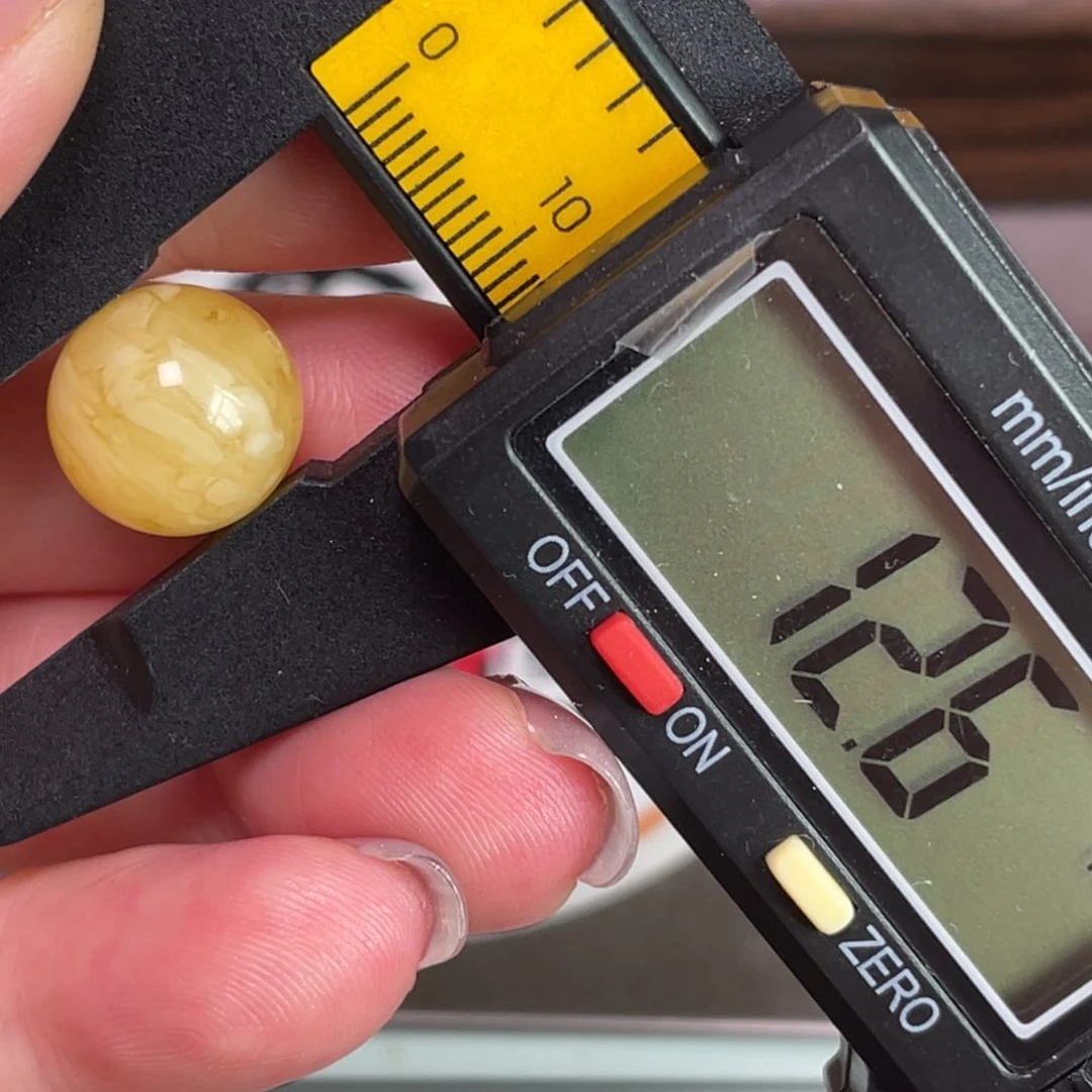 未镶嵌琥珀裸石200微瑕