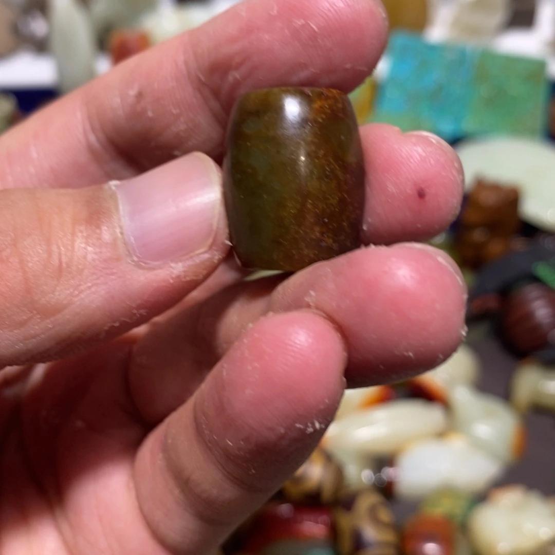 透闪石质玉未镶嵌颈饰