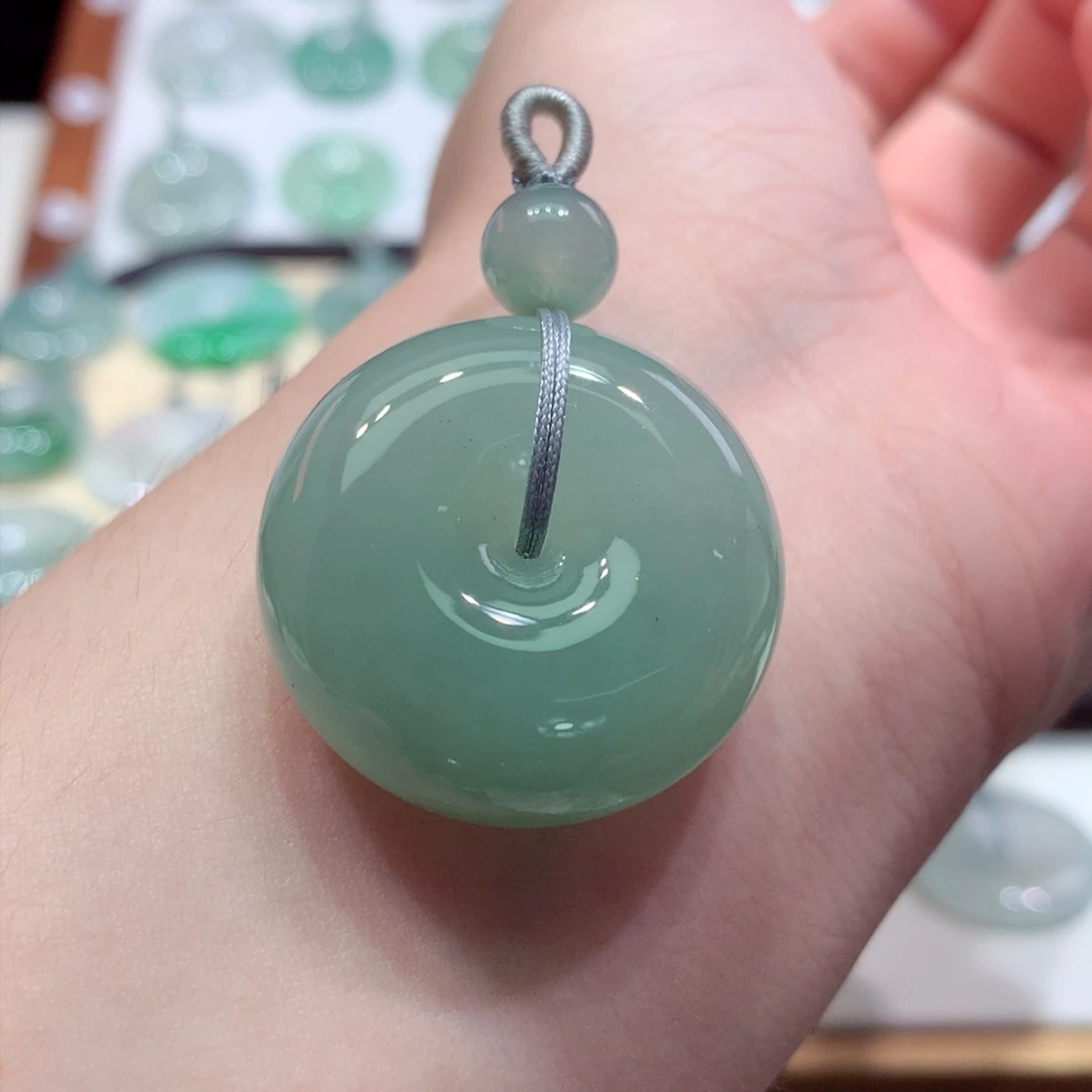 翡翠未镶嵌颈饰9