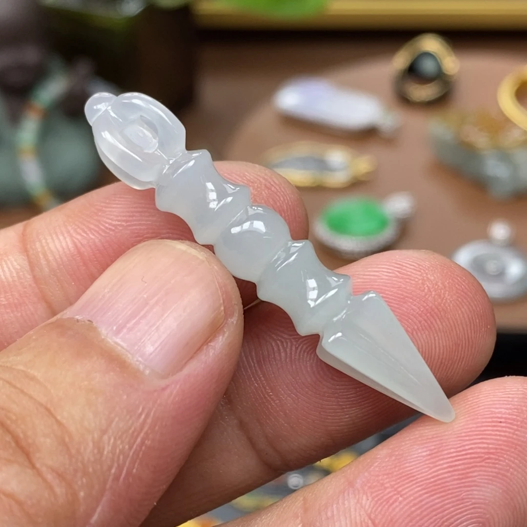 翡翠未镶嵌颈饰挂件