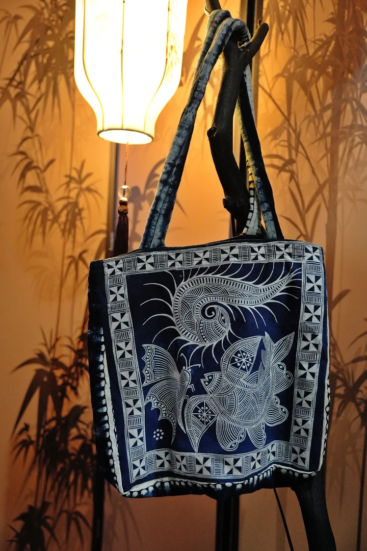 贵州苗族手工服饰品