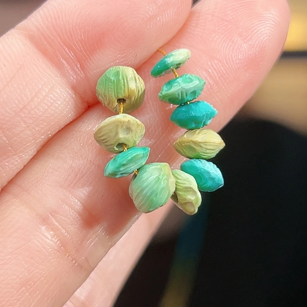 绿松石未镶嵌珠宝奇石