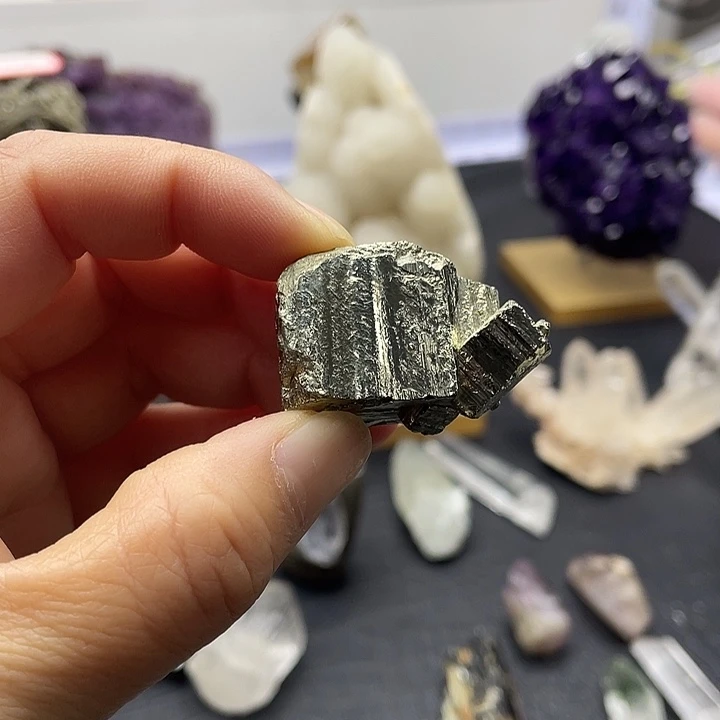 2坦桑石（处理）黄铁