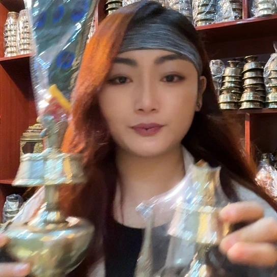 黄铜尼泊尔纯手工纯铜宝瓶一对