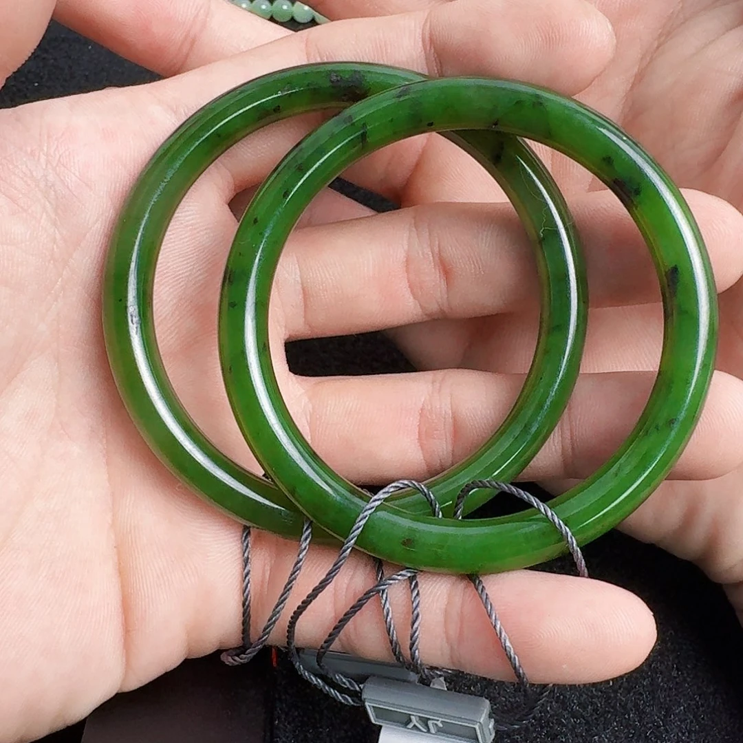 富***柜和田玉未镶嵌颈饰