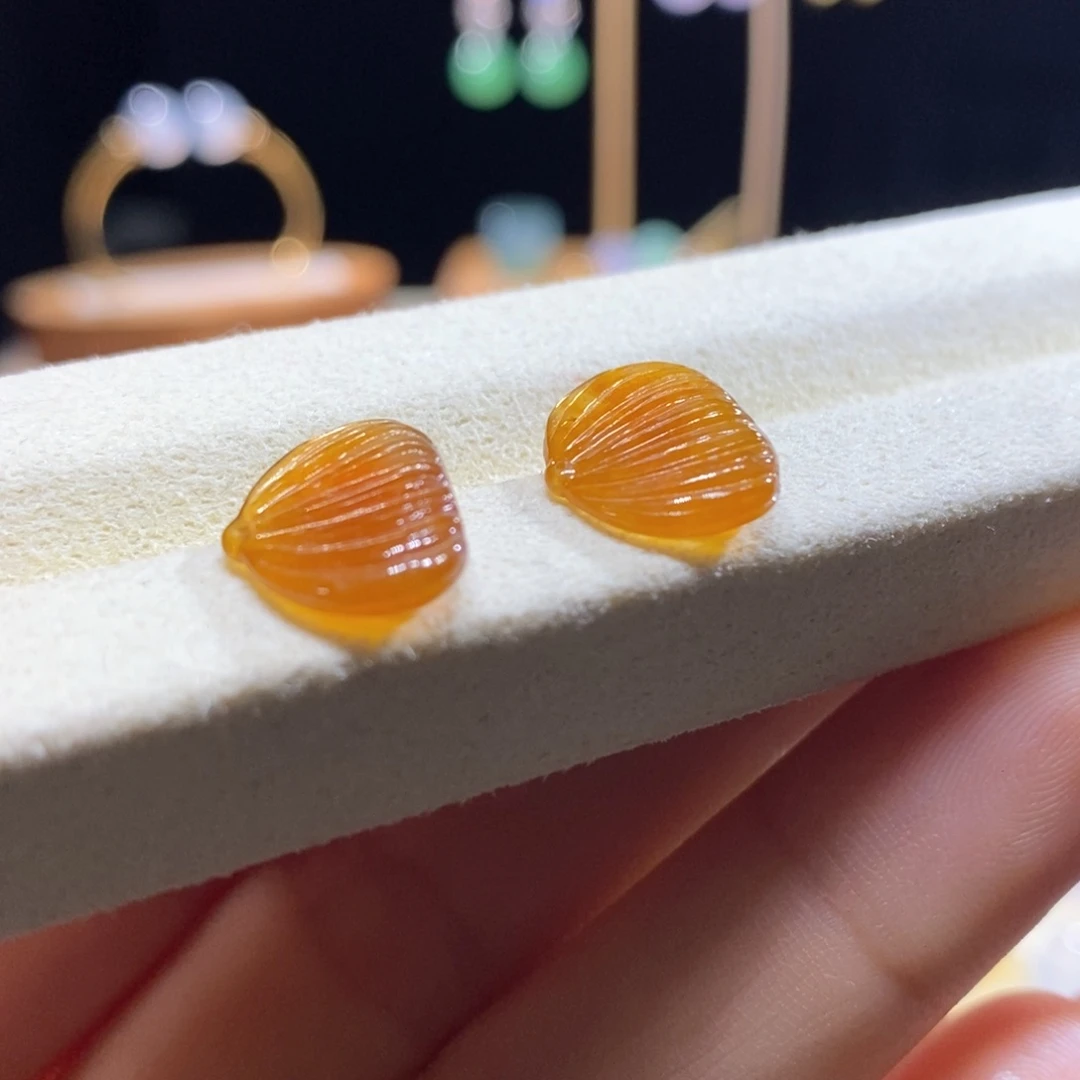 翡翠未镶嵌颈饰翡翠黄红福贝一对放漏价（不退换）