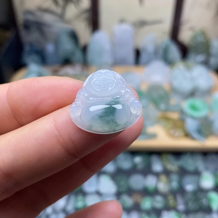 翡翠未镶嵌颈饰佛