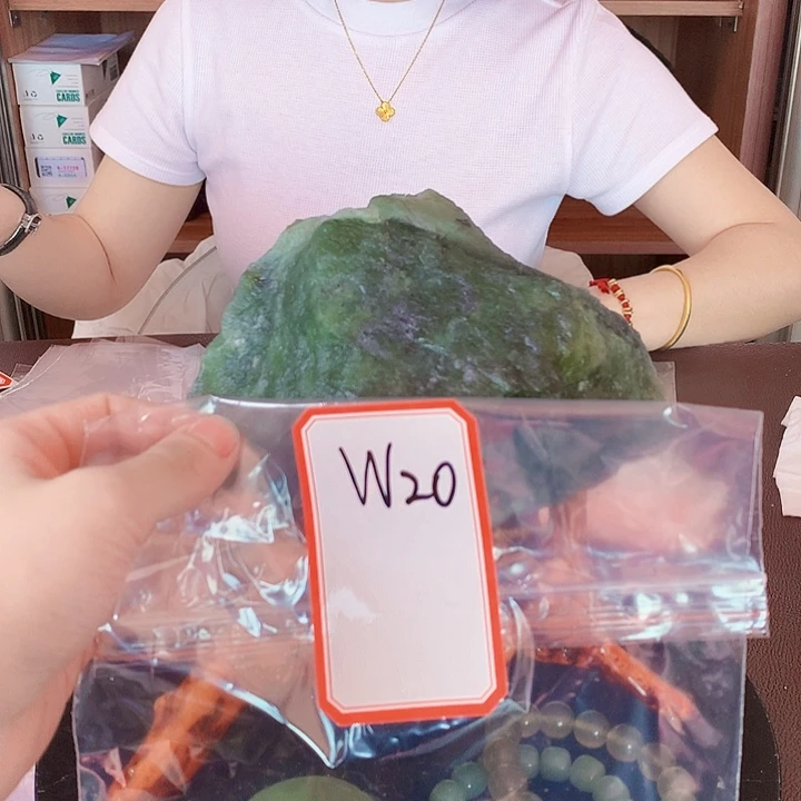蛇纹石玉岫玉原石未镶嵌潘*进