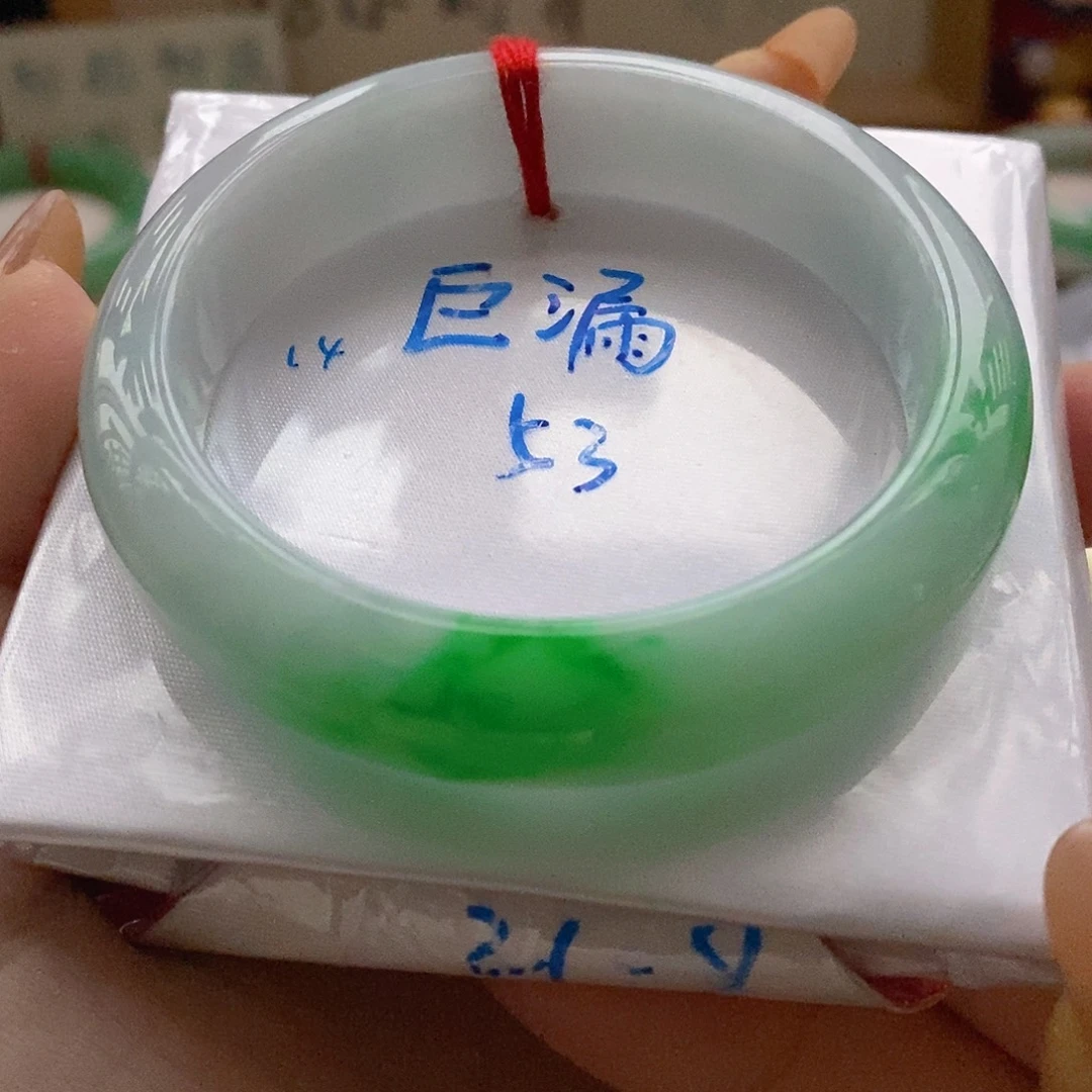 翡翠未镶嵌手镯1号