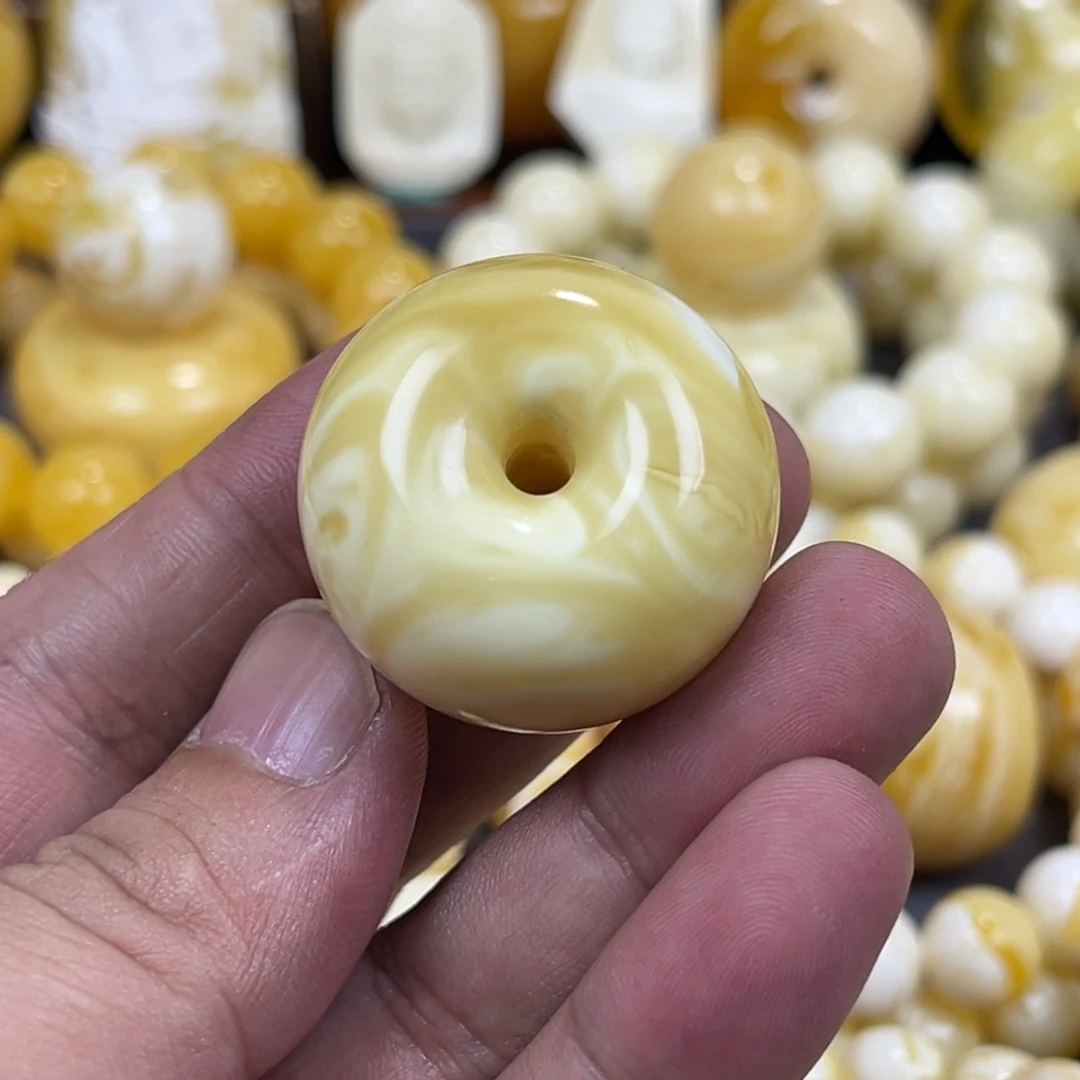 琥珀未镶嵌手串面包