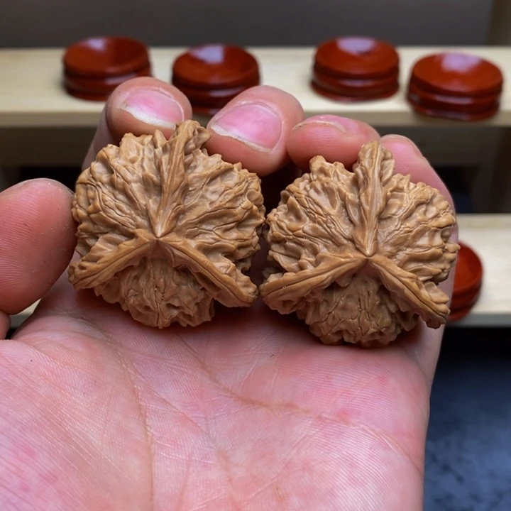 文玩核桃吊坠三棱