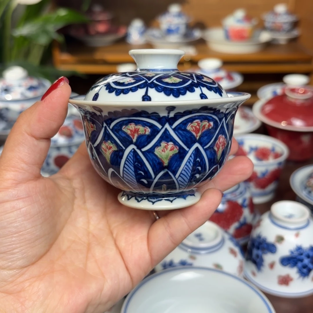 青花釉里红曼陀罗盖碗