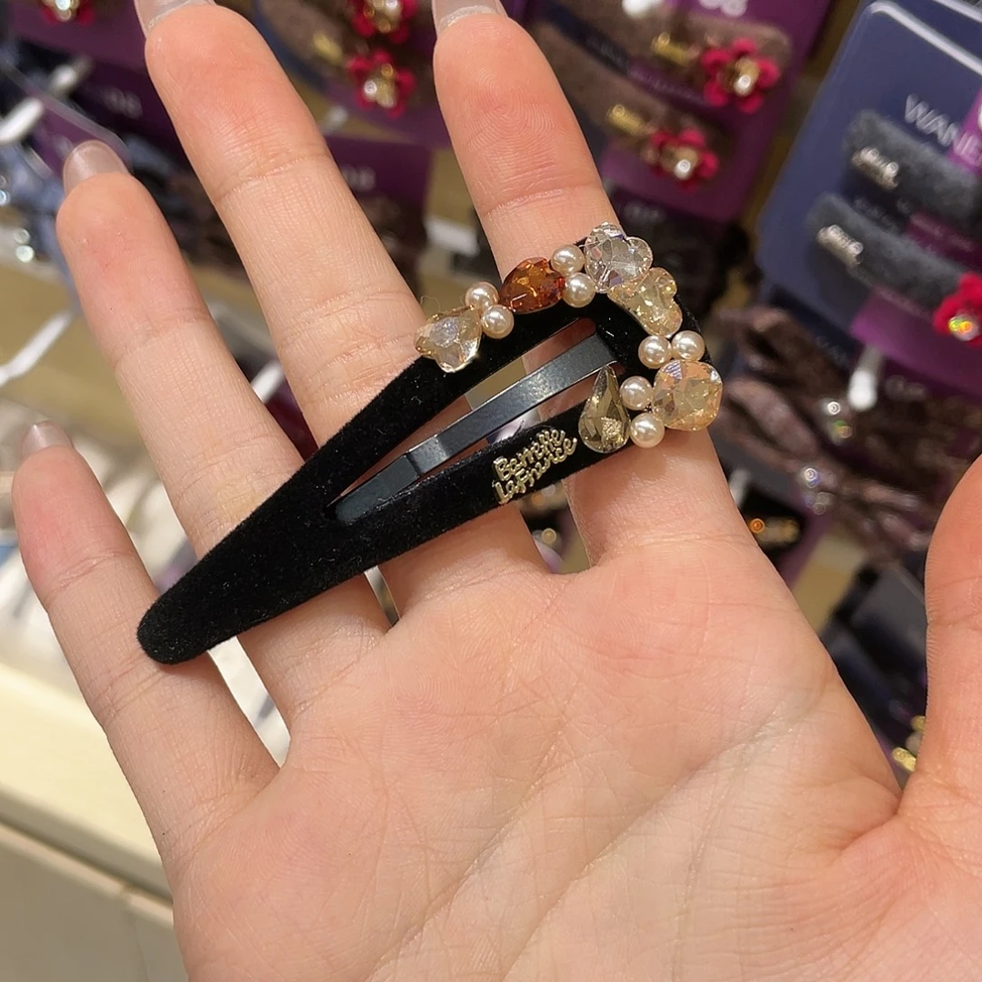 布艺非金属黑色三角珠珠