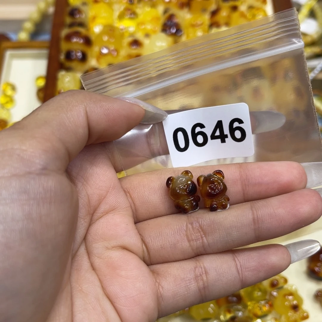 琥珀珠宝奇石未镶嵌