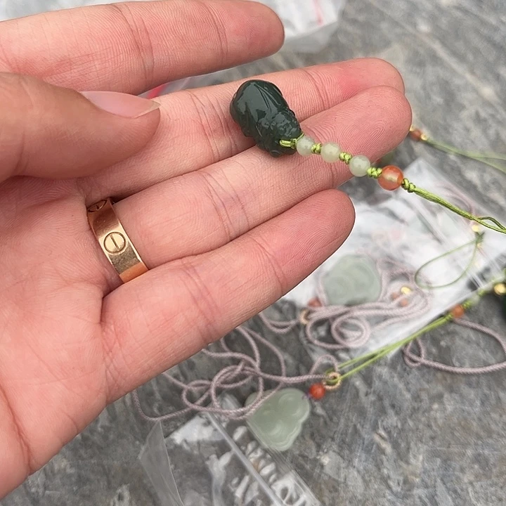 和田玉（糖玉）未镶嵌颈饰