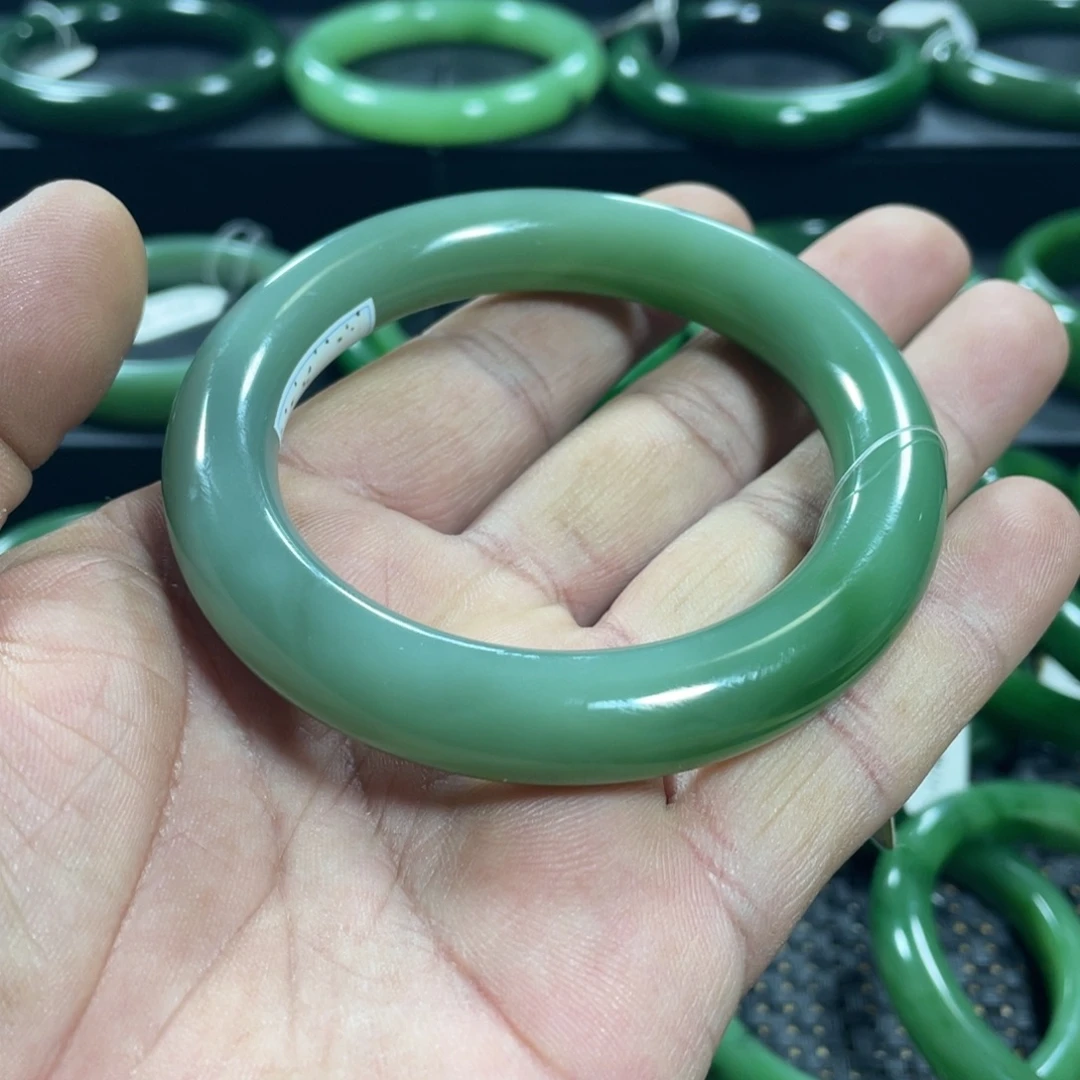 和田玉（碧玉）未镶嵌手镯