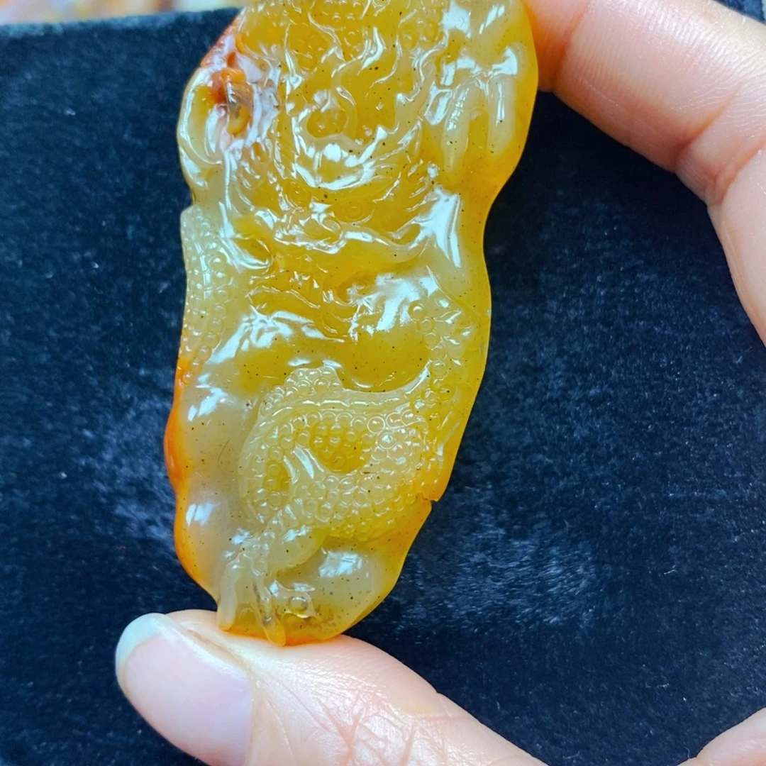 未镶嵌石英质玉（黄龙玉）颈饰