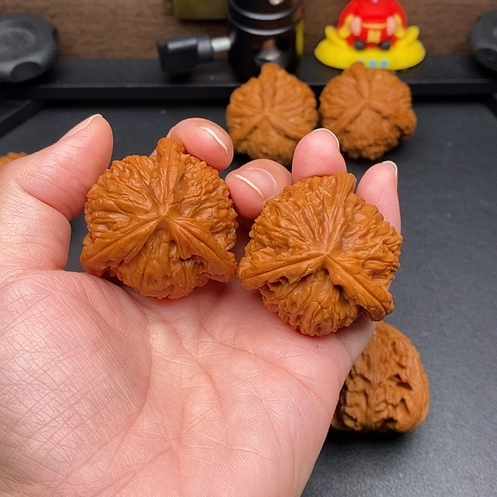 M***n文玩核桃把件白奔