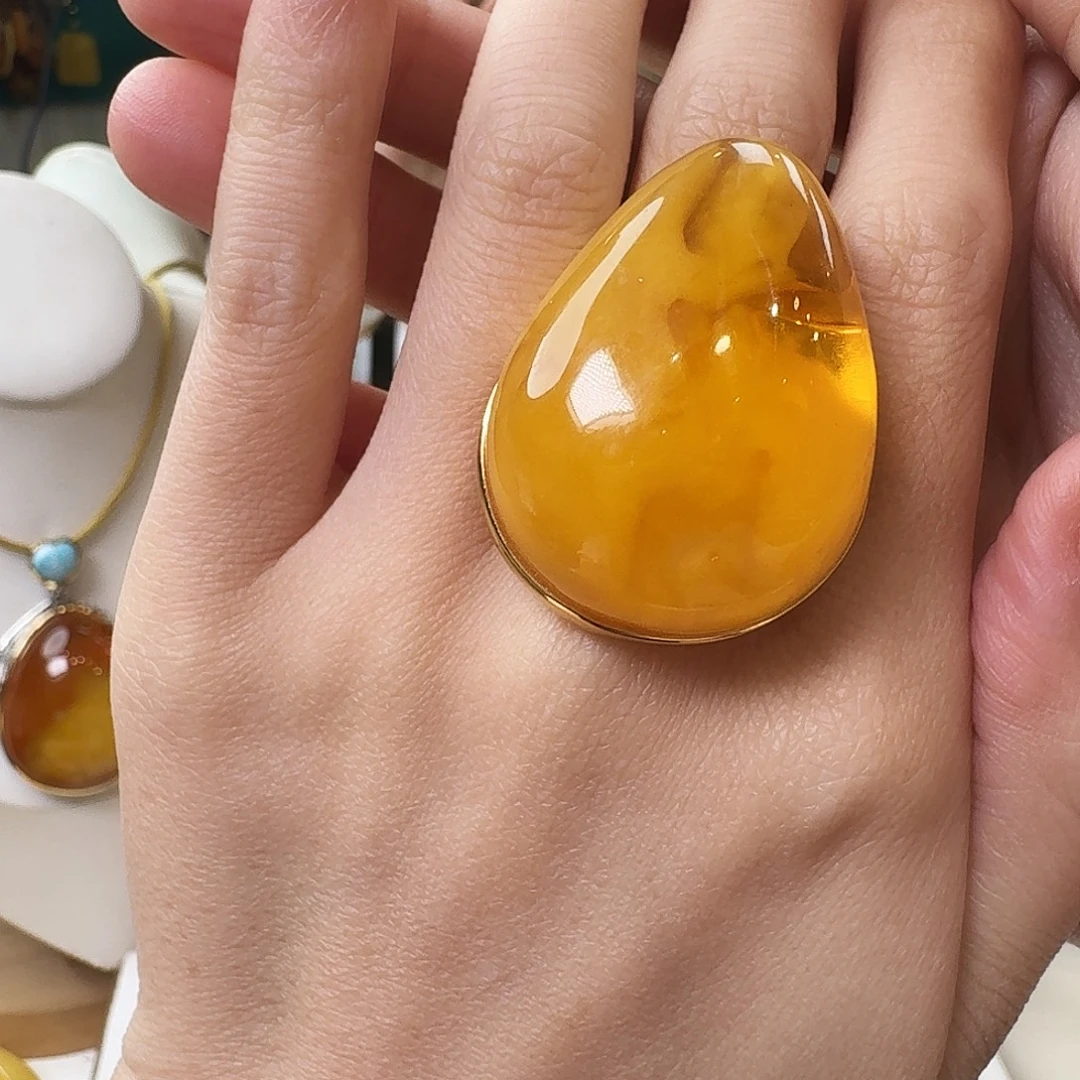琥珀未镶嵌颈饰戒指