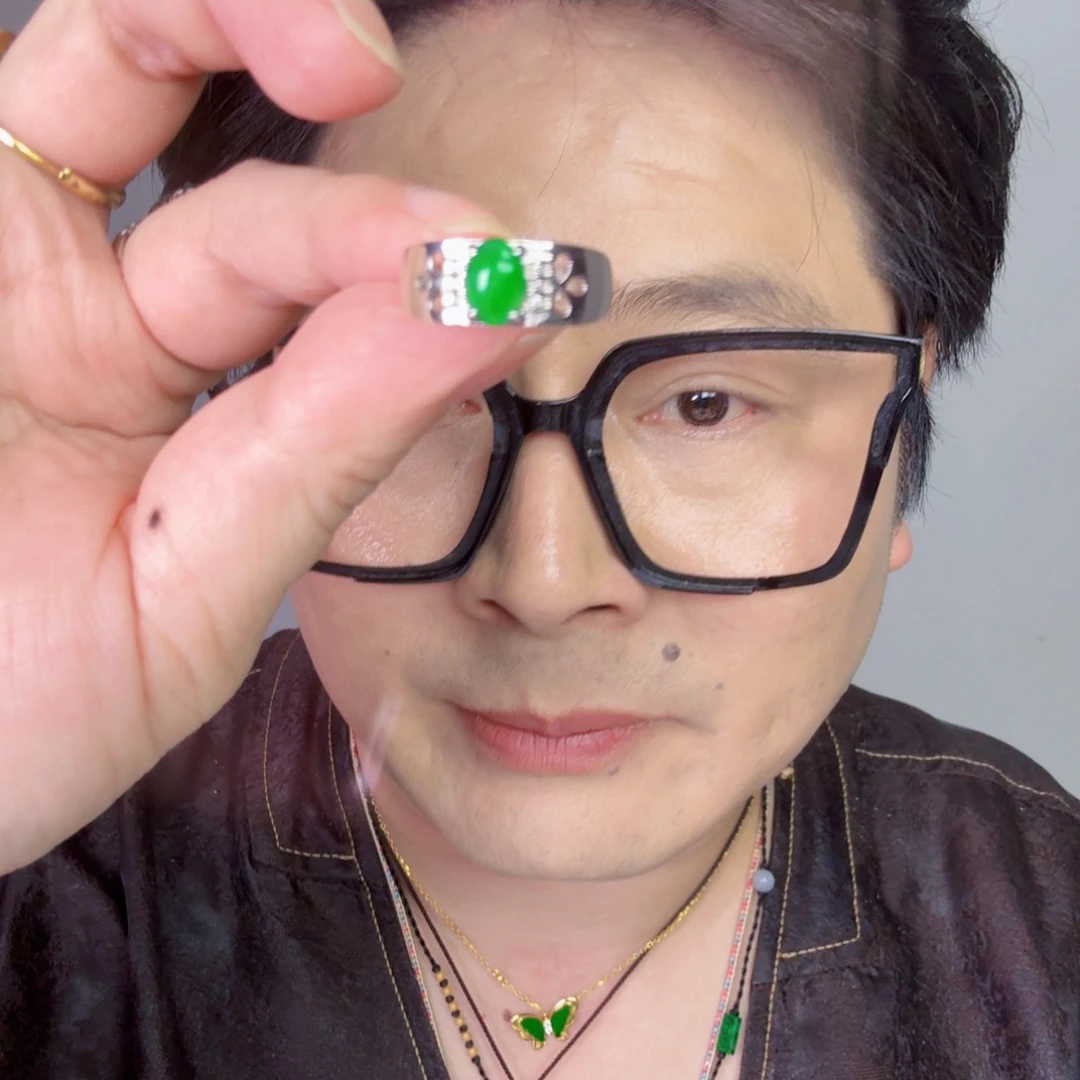 颈饰未镶嵌翡翠一件