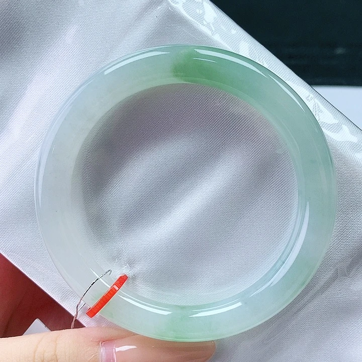 翡翠手镯未镶嵌54圈