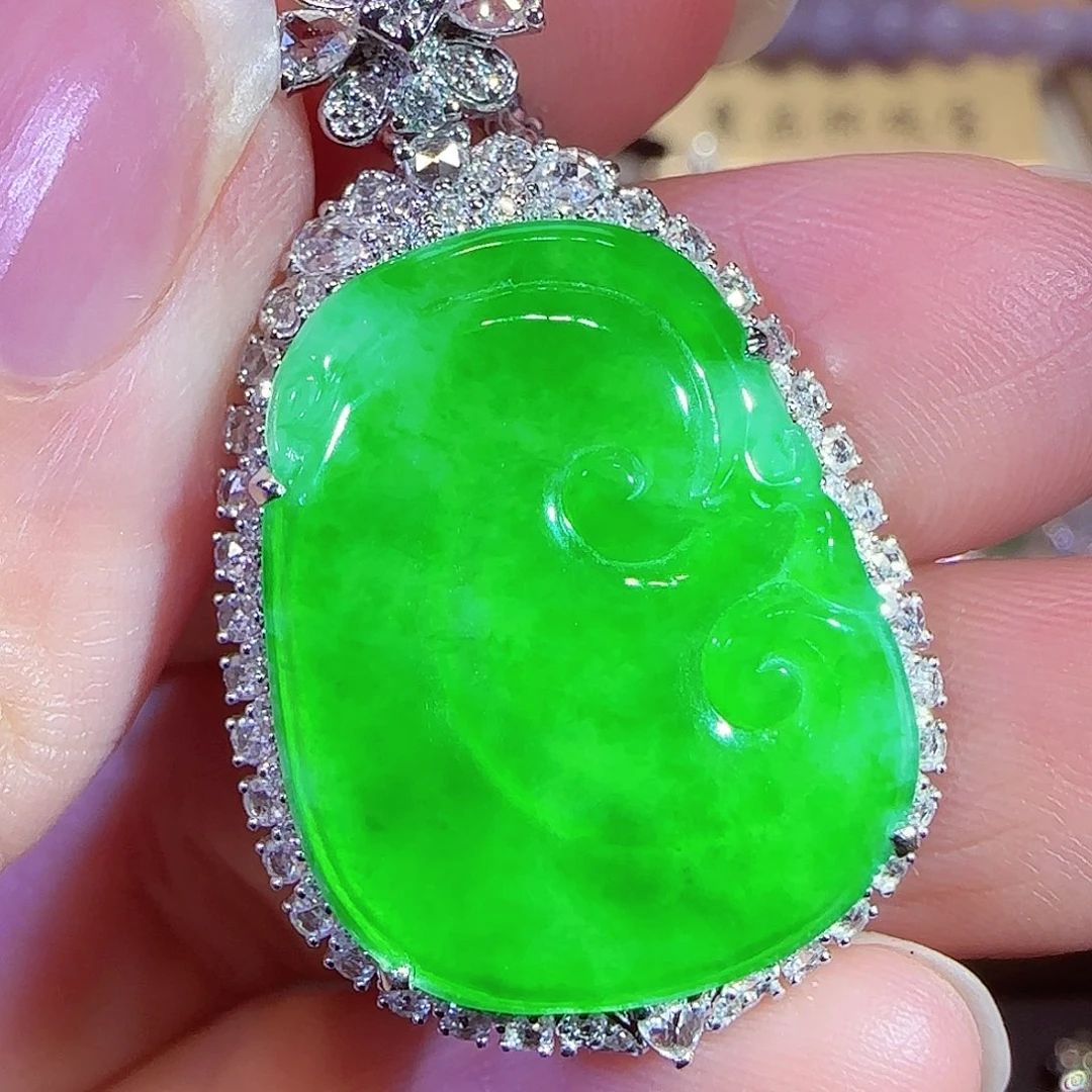 翡翠18K金镶嵌吊坠(赠链)