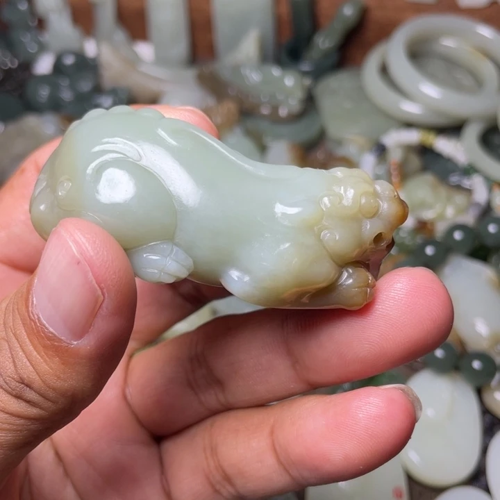 和田玉未镶嵌颈饰早****活