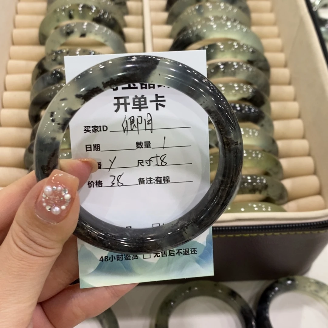 卿***月蛇纹石玉未镶嵌手镯