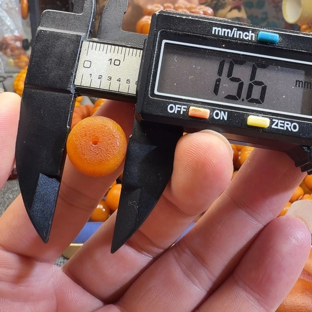 蜜蜡未镶嵌珠宝奇石