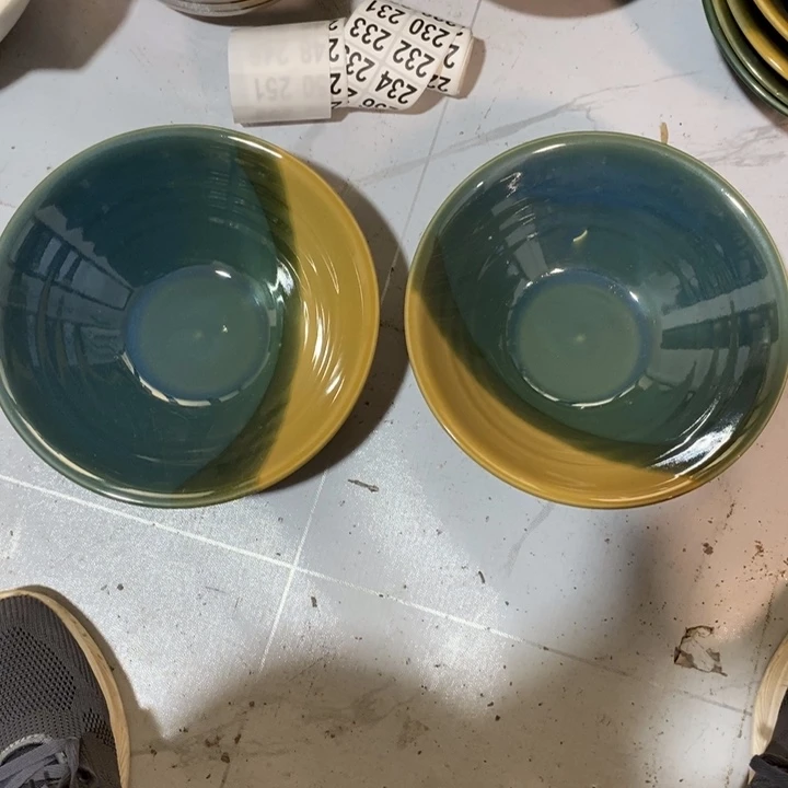 瓷片三色蓝釉大碗两个