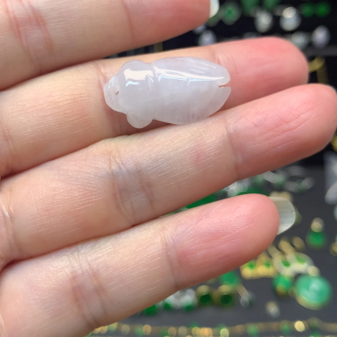 翡翠未镶嵌颈饰有纹