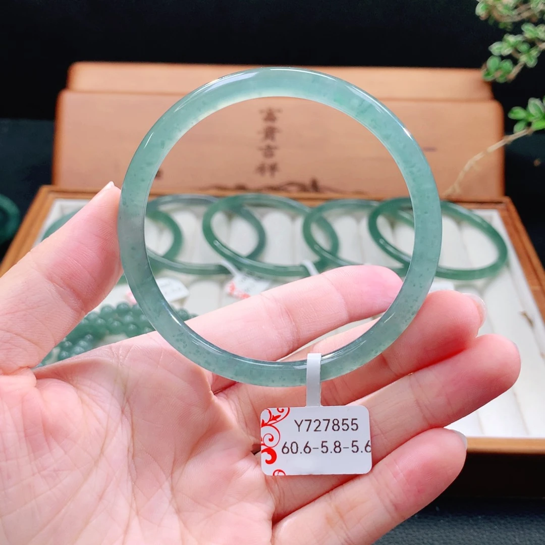 翡翠手镯（圆镯）未镶嵌