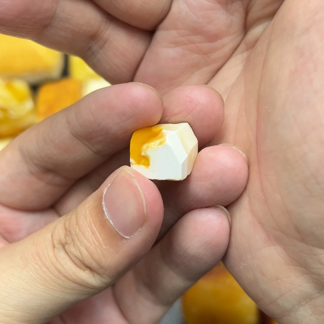 定制琥珀未镶嵌蜜蜡