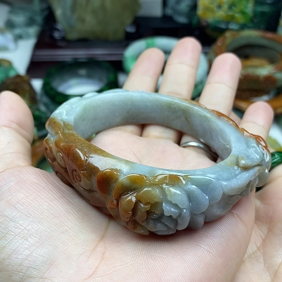 颈饰未镶嵌翡翠在*变手镯