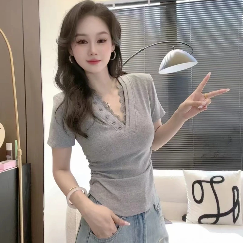 纯欲辣妹蕾丝拼接V领短袖T恤女2025新款小众修身收腰显瘦短款上衣