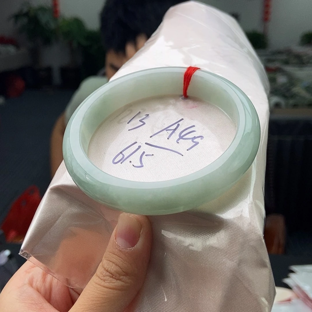 翡翠手镯未镶嵌拍一发一