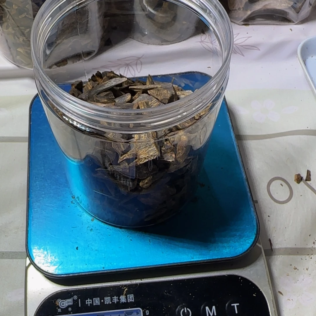 秦***辉沉香碎屑沉香老白奇天然料164克