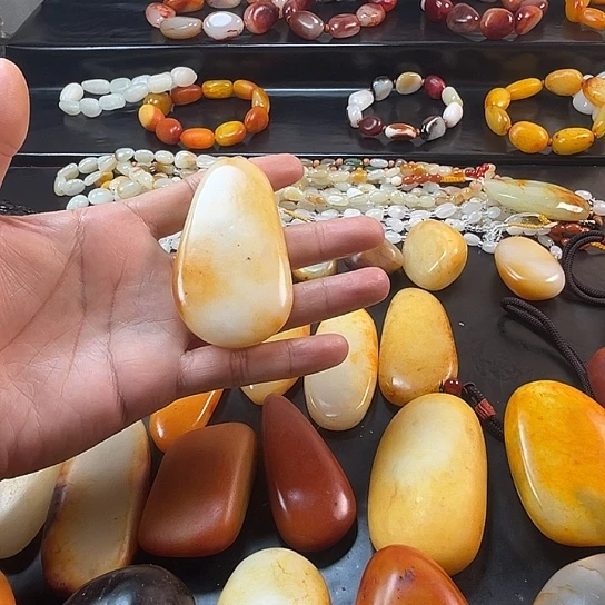 温***眠和田玉未镶嵌颈饰