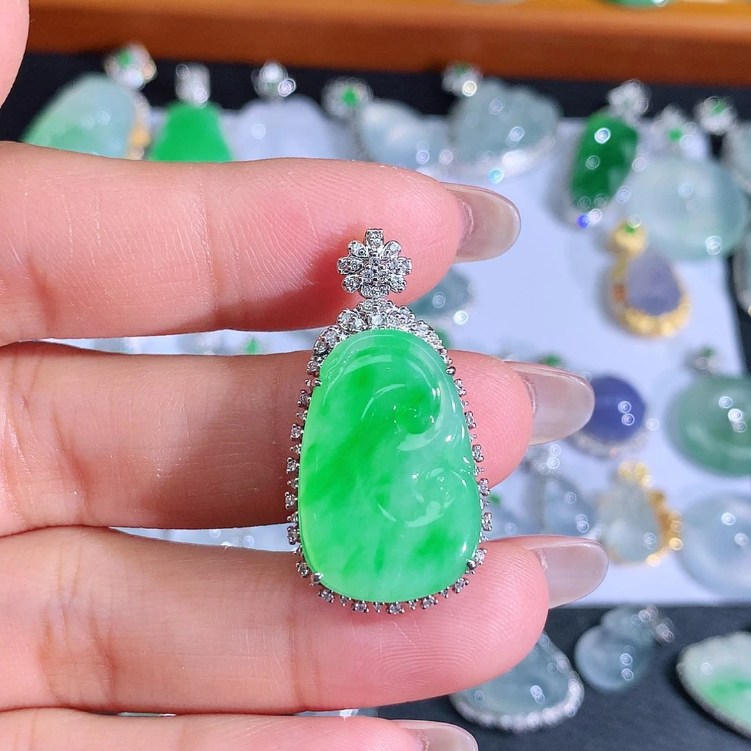 翡翠18K金镶嵌颈饰翡翠