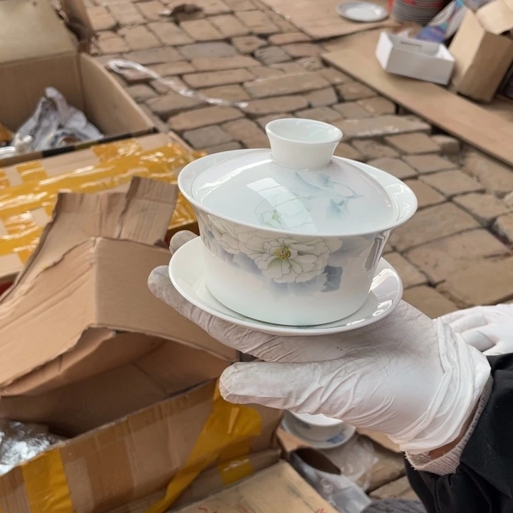 其他盘子碗砂锅都有