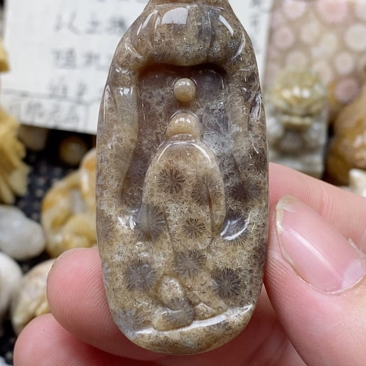 颈饰未镶嵌硅化珊瑚（珊瑚玉）有瑕