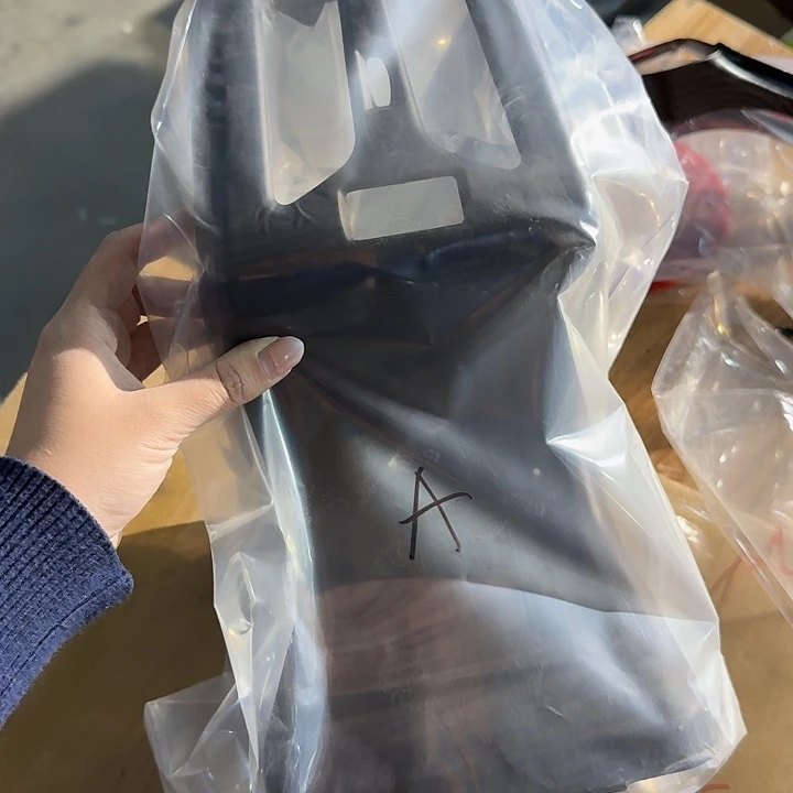 微瑕黄木纹防踢卡扣宝马x1