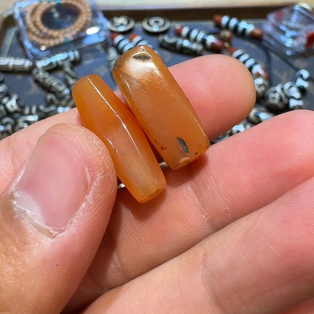 呼***圈老西亚红色玛珠子