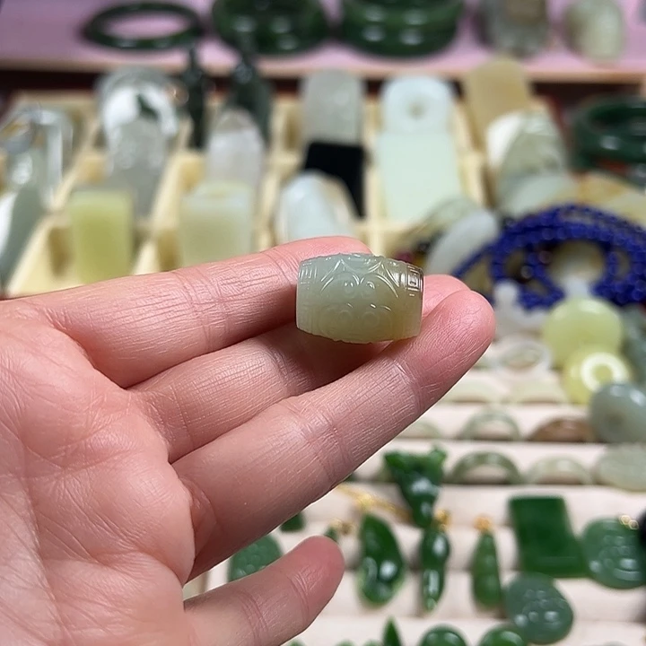 和田玉（糖玉）未镶嵌颈饰