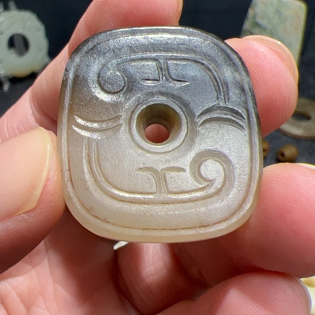 未镶嵌和田玉挂件哈**子