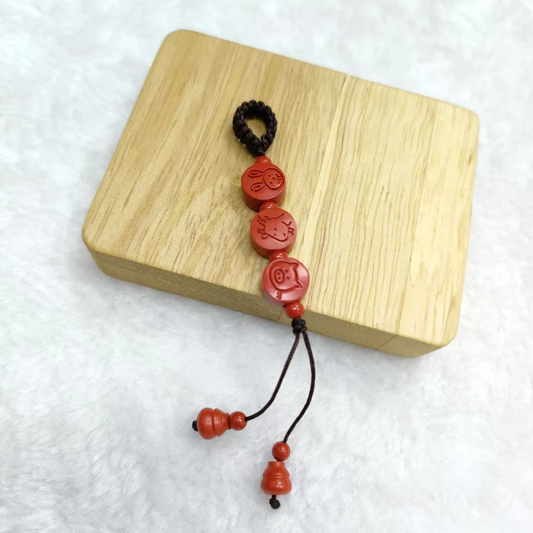 含辰砂工艺品0108-016朱砂三 合挂件   新款手工编绳立体设计