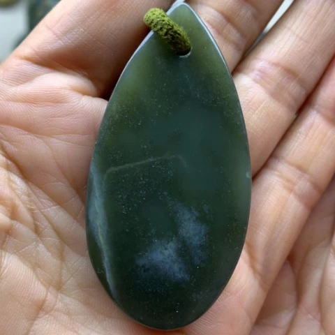 【闪购商品】未镶嵌透闪石质玉挂件