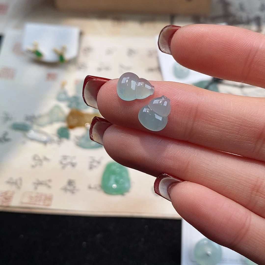 翡翠颈饰未镶嵌大**。天然翡翠